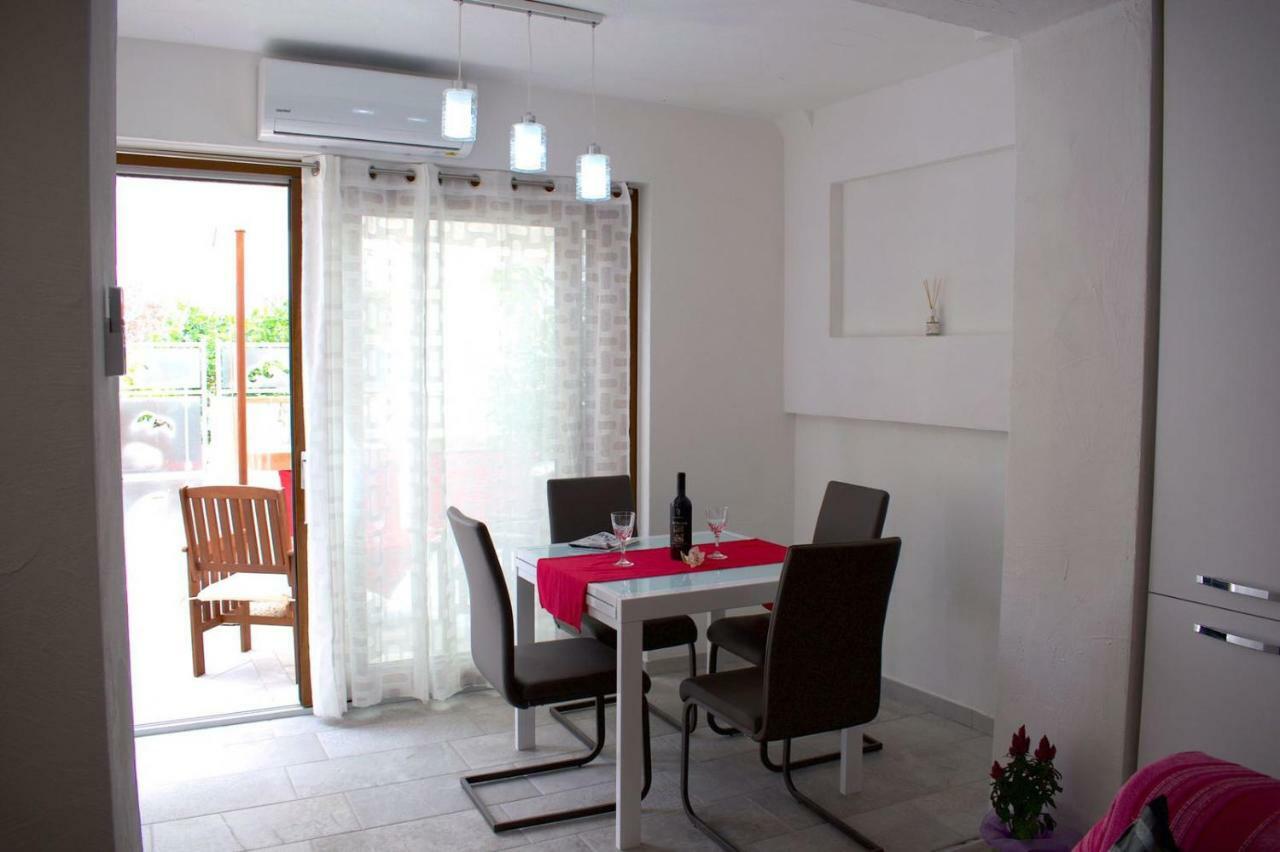 Purple Flower Suite Apartment Кала-Гононе Экстерьер фото